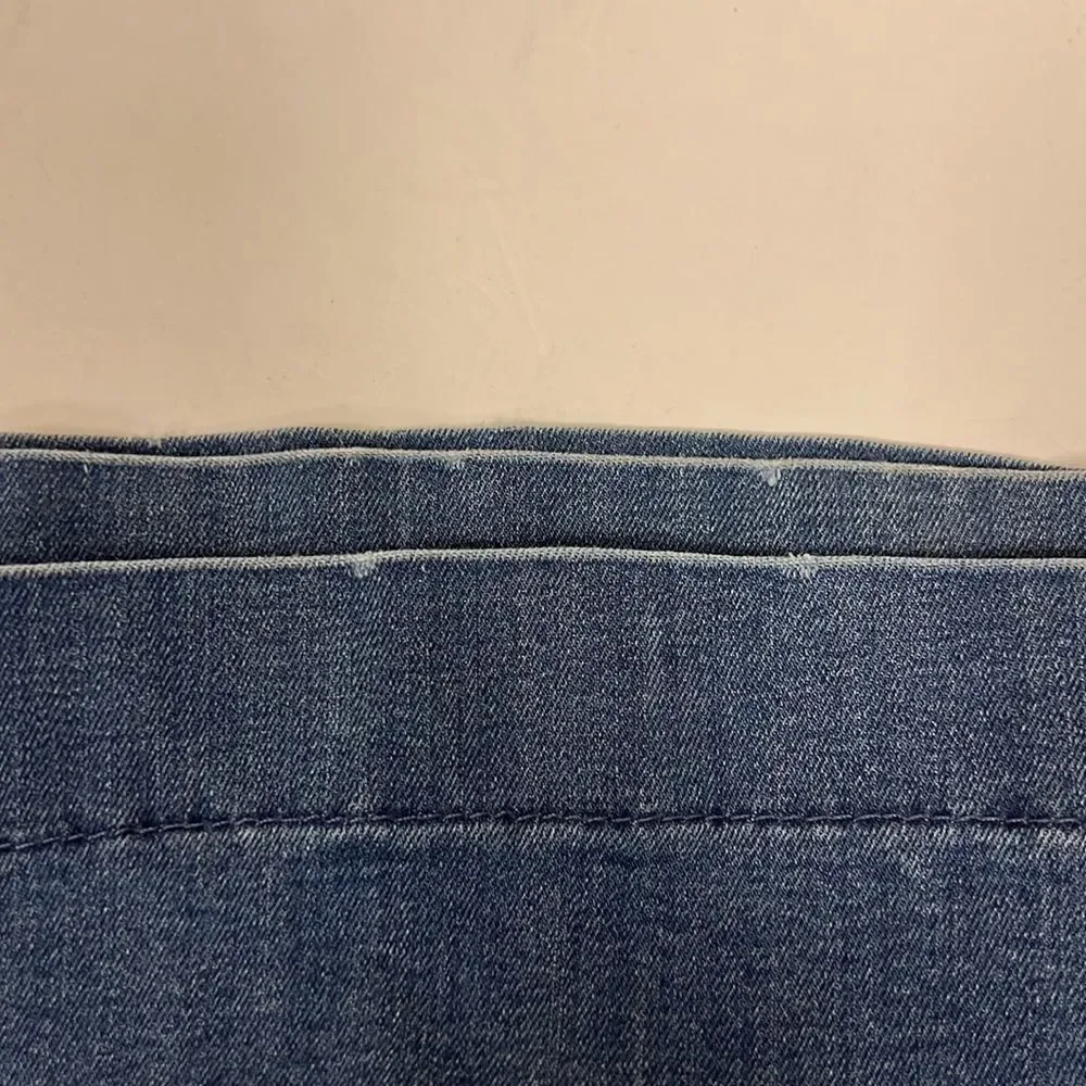 Lee gold label flared jeans.  Size 6